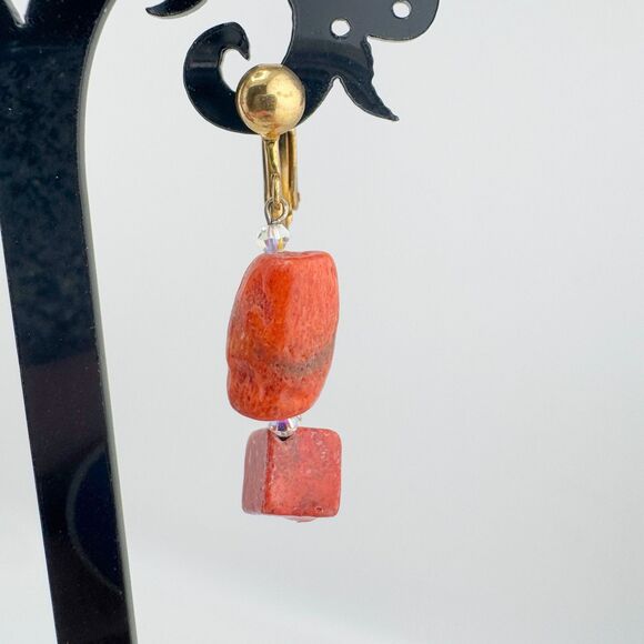 Vintage Coral Bead Earrings Gold Tone Screw Back Handmade Artisan 1960s MCM - Picture 4 of 6